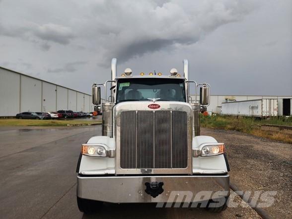Peterbilt 589 Conventional Trucks / Tractor Trucks