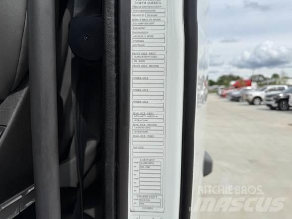 Volvo VNL42860 Conventional Trucks / Tractor Trucks