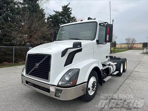 Volvo VNL42T300 Conventional Trucks / Tractor Trucks