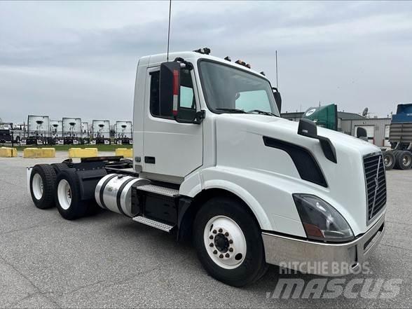 Volvo VNL42T300 Conventional Trucks / Tractor Trucks
