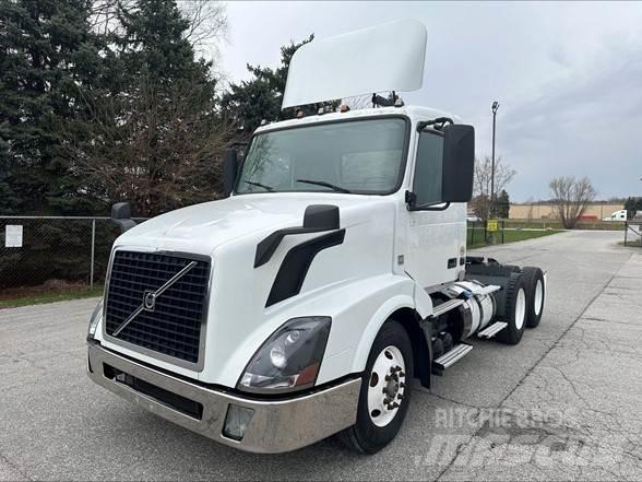 Volvo VNL42T300 Conventional Trucks / Tractor Trucks