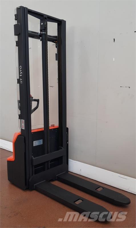 BT SHE100 Manual Pallet Stacker