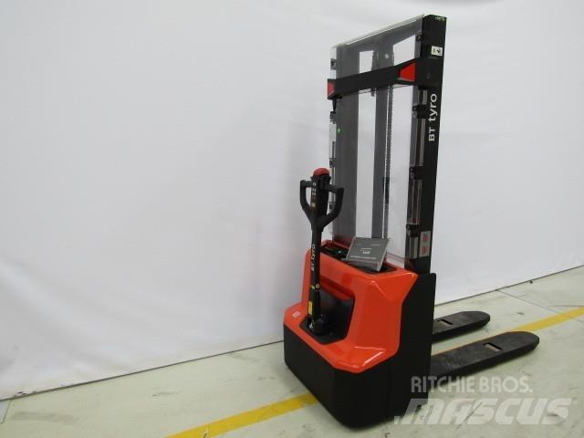 BT SHE100 Manual Pallet Stacker