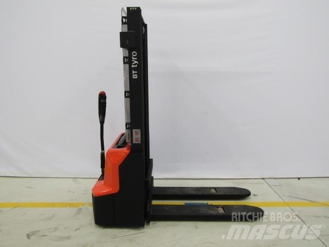 BT SHE100 Manual Pallet Stacker