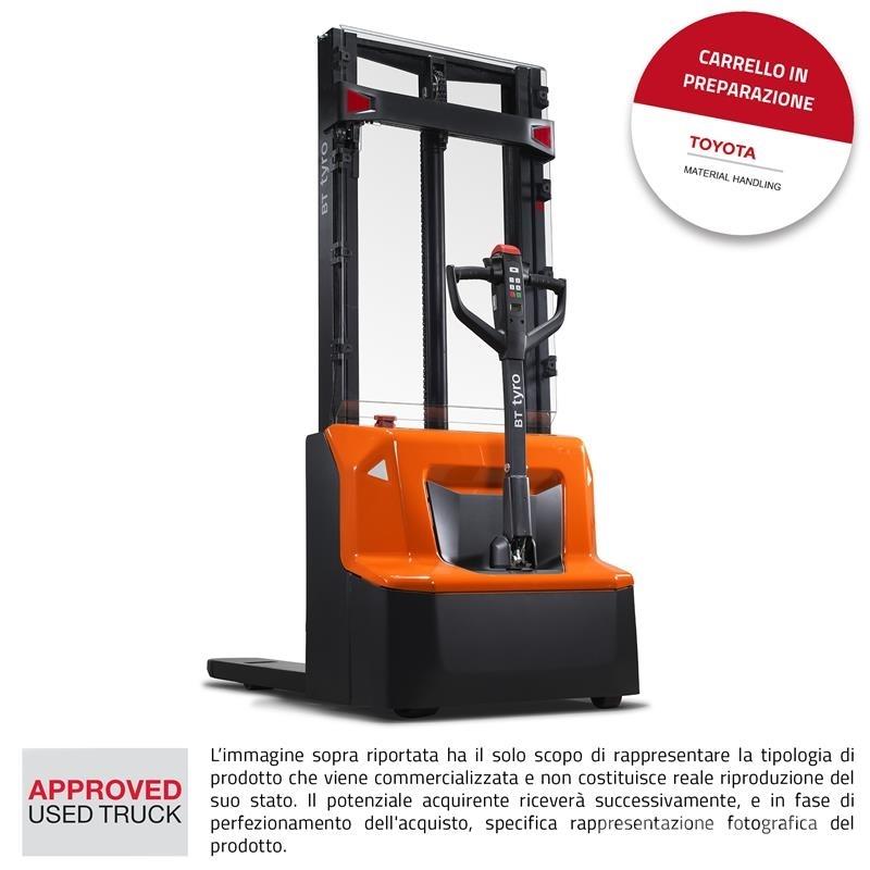 BT SHE100 Manual Pallet Stacker