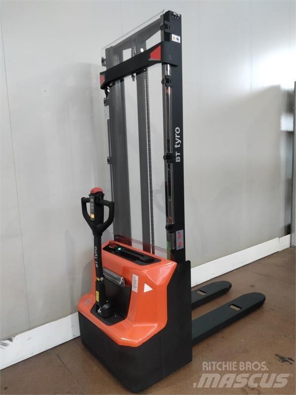 BT SHE100 Manual Pallet Stacker