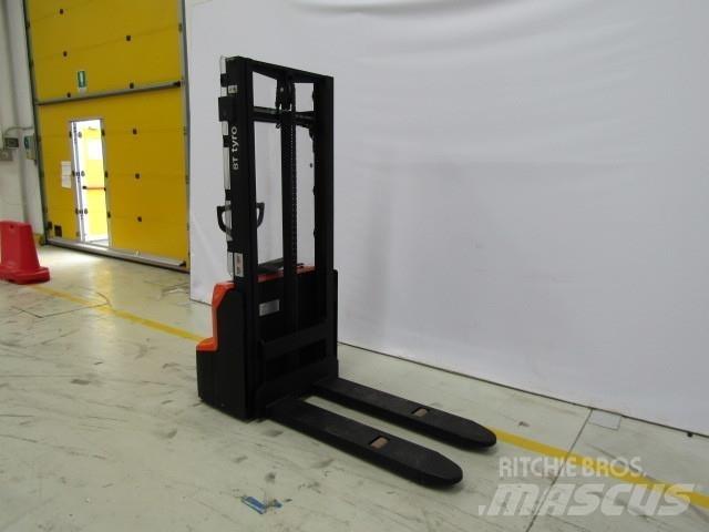 BT SHE100 Manual Pallet Stacker