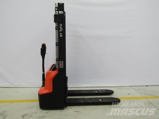 BT SHE100 Manual Pallet Stacker
