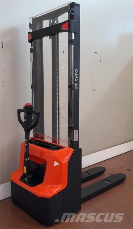 BT SHE100 Manual Pallet Stacker