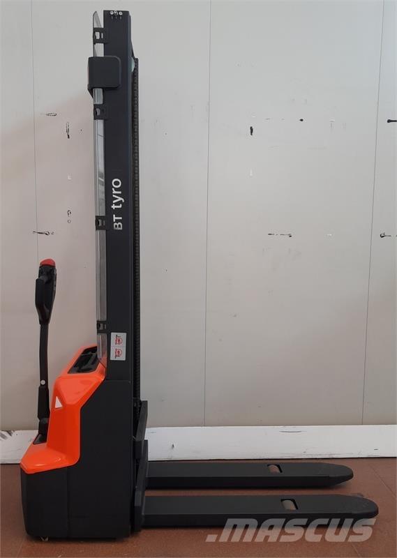 BT SHE100 Manual Pallet Stacker