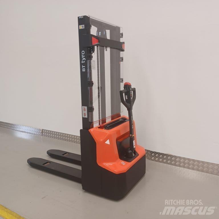 BT SHE100 Manual Pallet Stacker