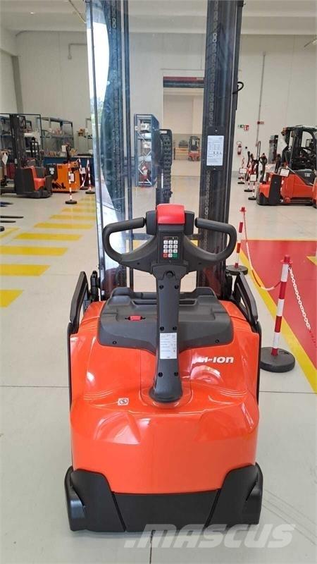 BT SWE160 Pedestrian stacker