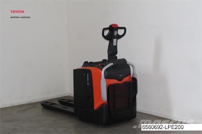 BT LPE200 Low lifter with platform
