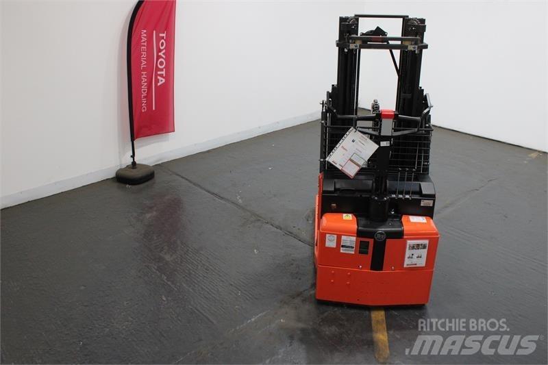 BT RWE120 Manual Pallet Stacker