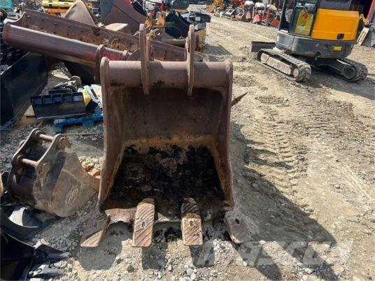  Godet 1M10 - axe 80 mm Buckets