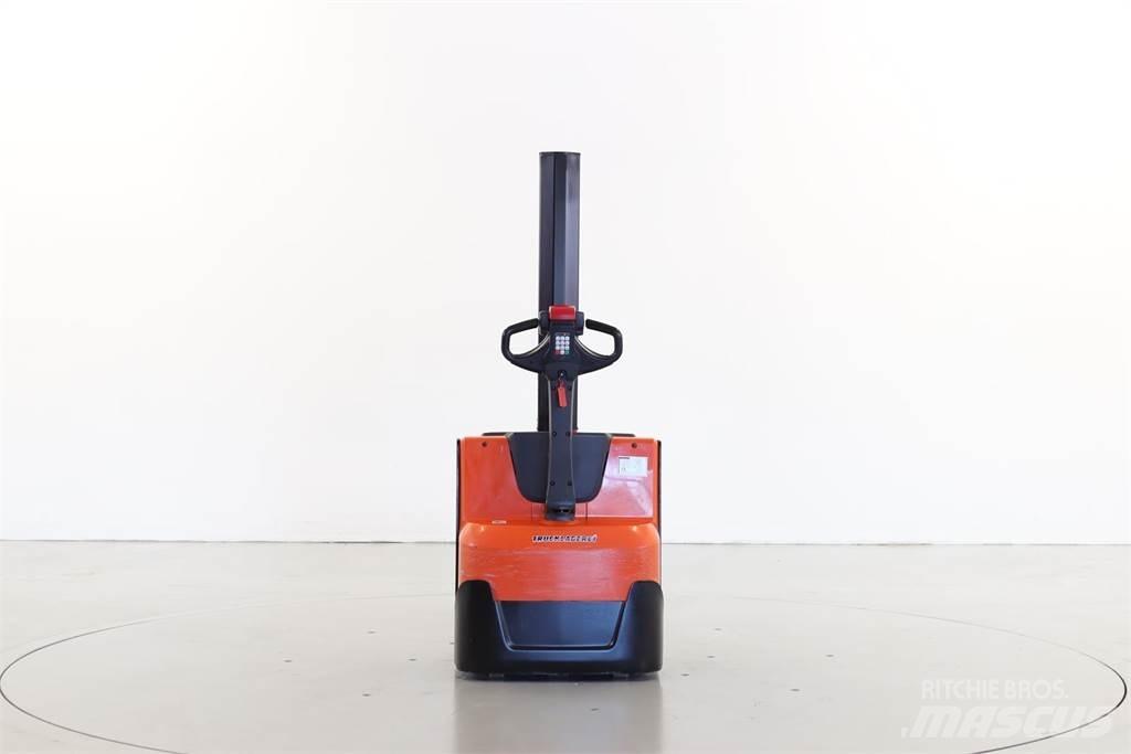 BT SWE-080-L Pedestrian stacker
