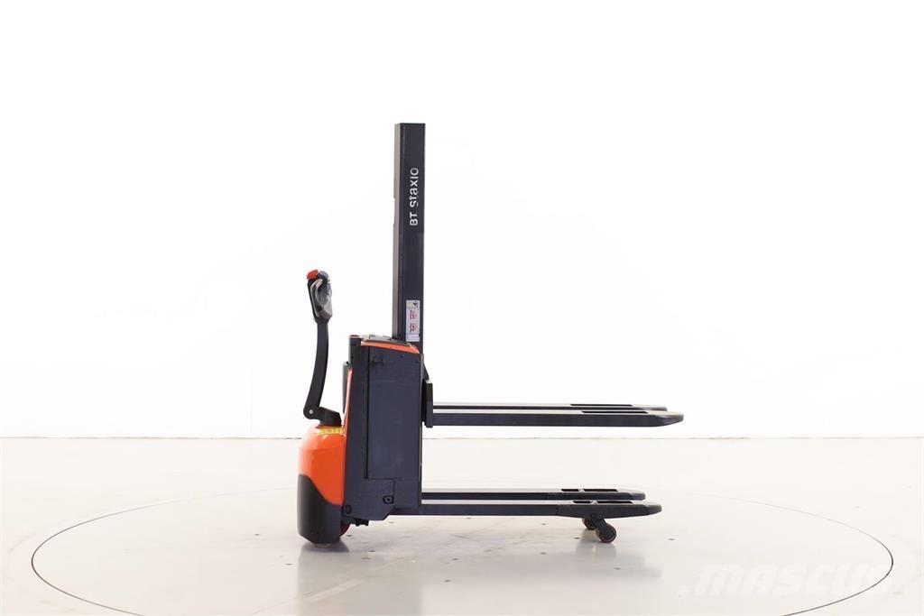 BT SWE-080-L Pedestrian stacker