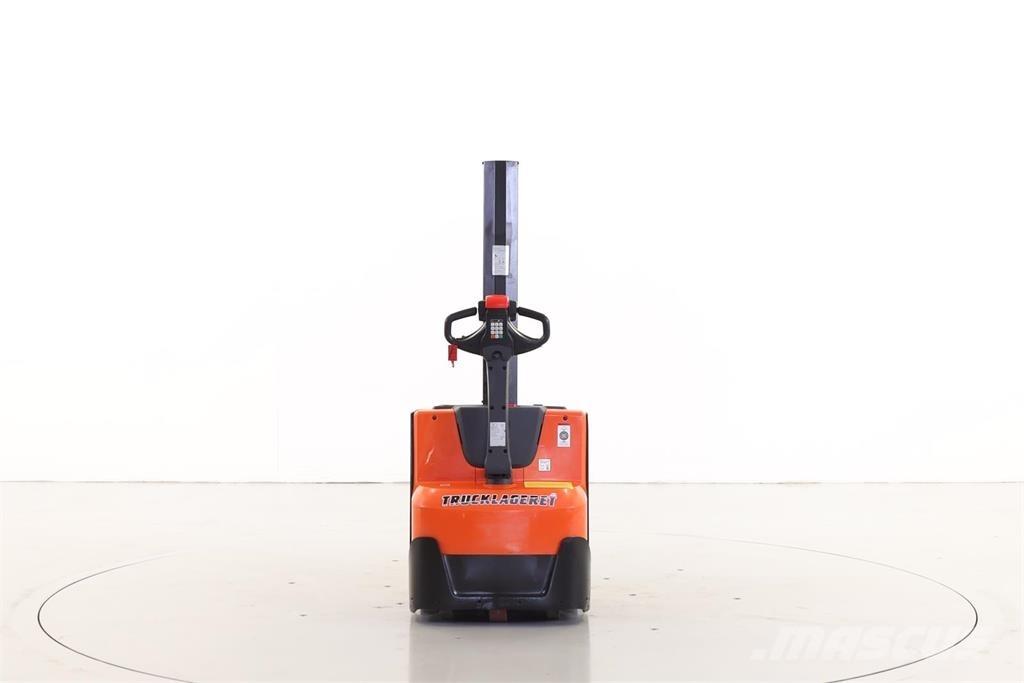 BT SWE-080-L Pedestrian stacker