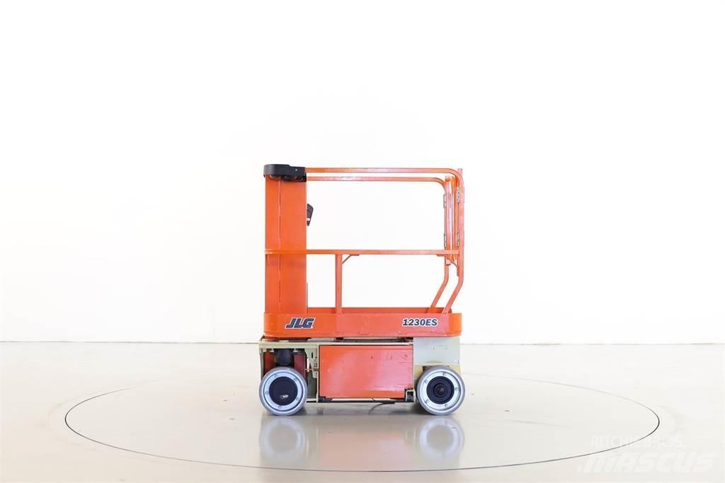 JLG 1230ES Vertical mast lifts