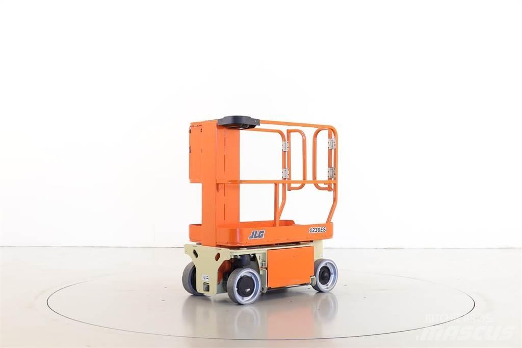 JLG 1230ES Vertical mast lifts