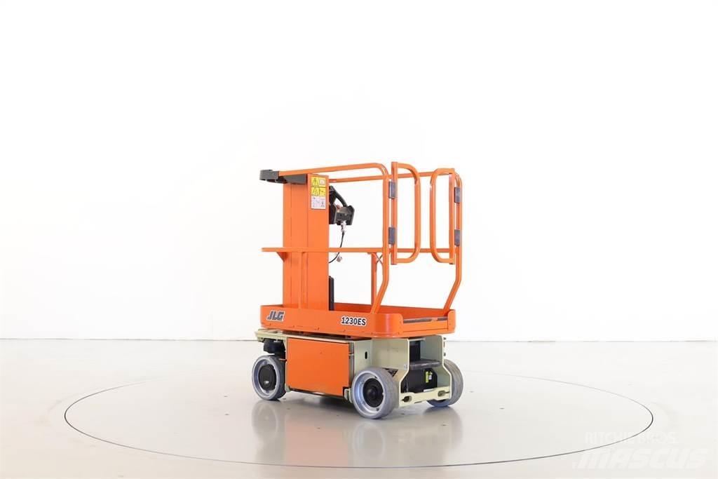 JLG 1230ES Vertical mast lifts