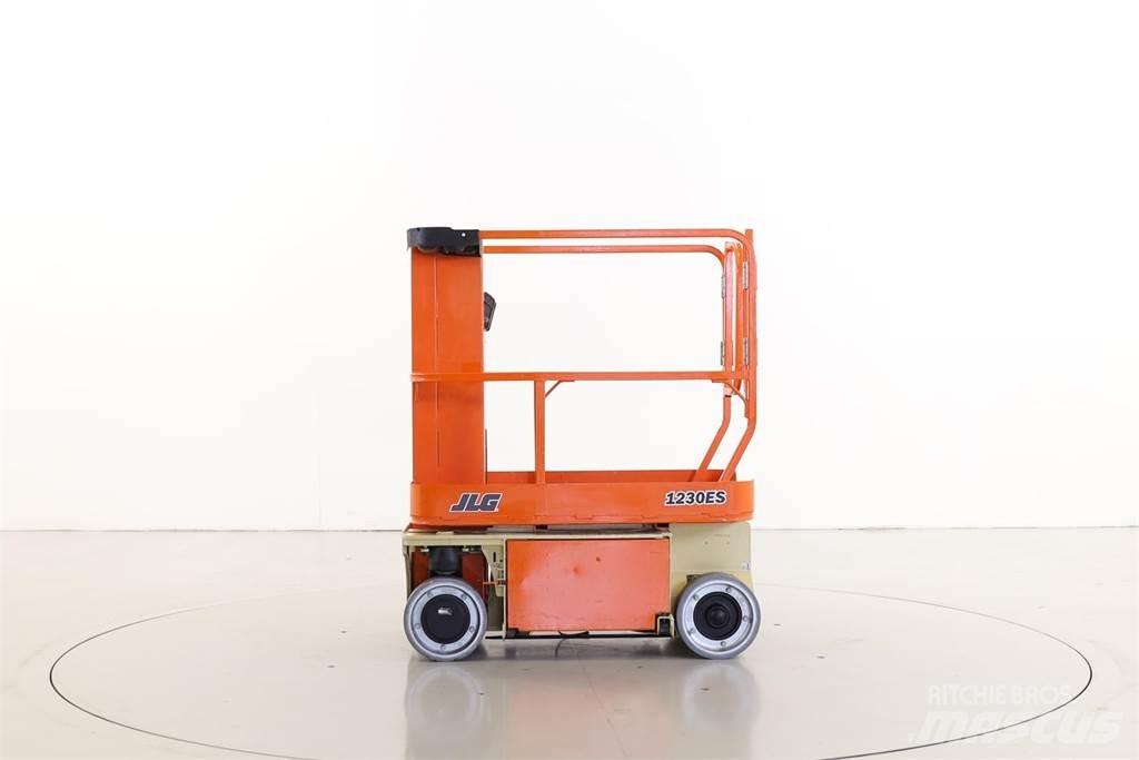JLG 1230ES Vertical mast lifts