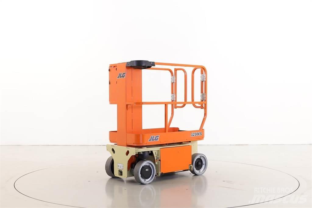JLG 1230ES Vertical mast lifts