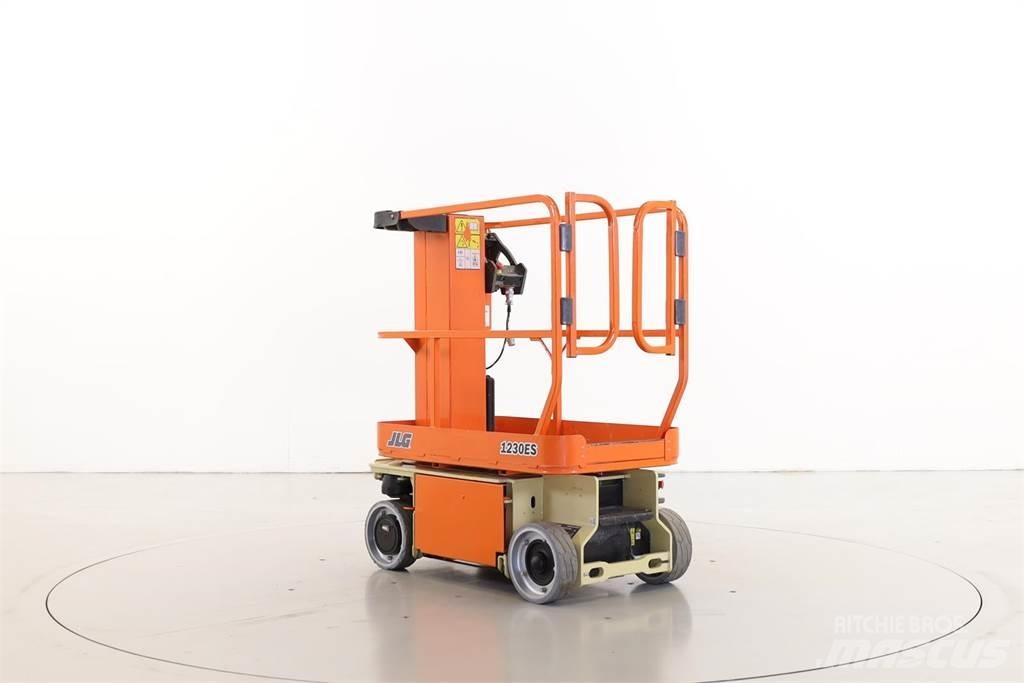 JLG 1230ES Vertical mast lifts