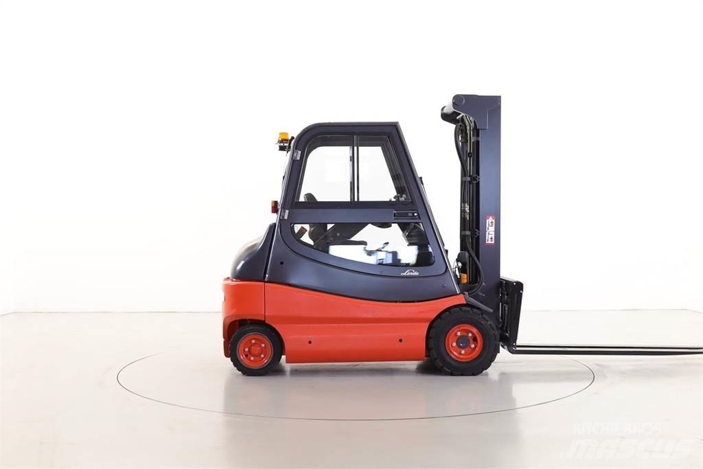 Linde E30-02/336 Electric Forklifts