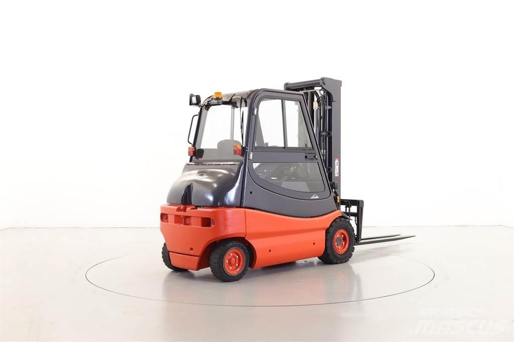 Linde E30-02/336 Electric Forklifts