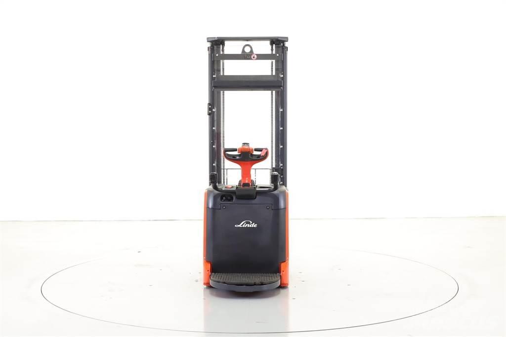 Linde L12AP Self Propelled Stackers