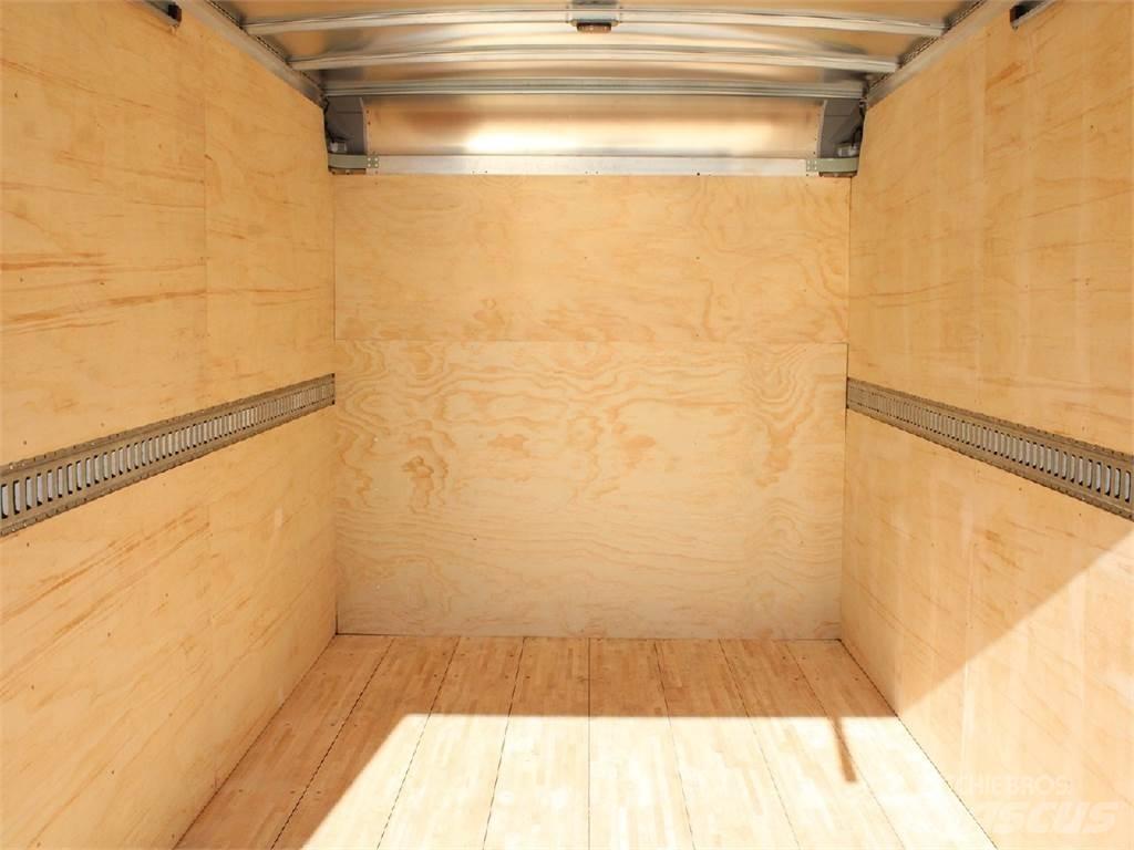 Isuzu NPR-HD Box trucks
