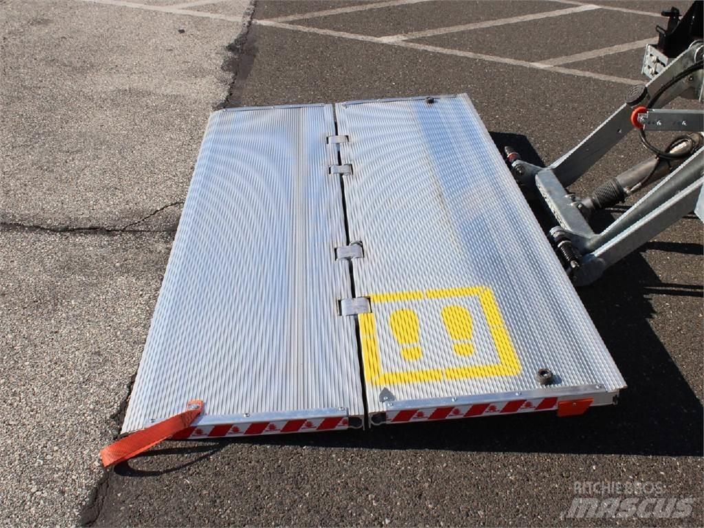 Isuzu NPR-HD Box trucks