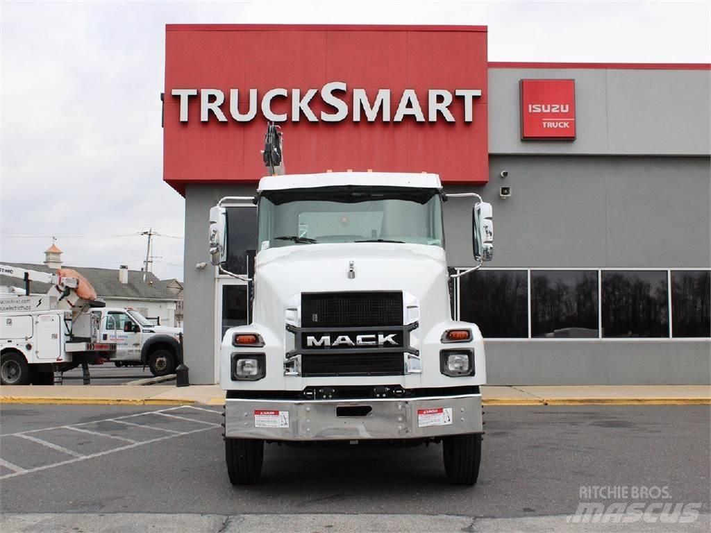 Mack MD6 Tow Trucks / Wreckers