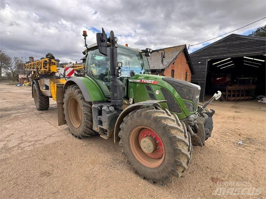 Fendt 716 VARIO Tractors