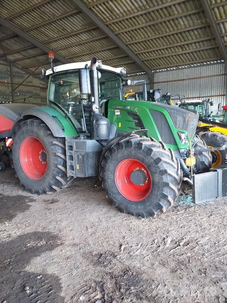 Fendt 824 Tractors