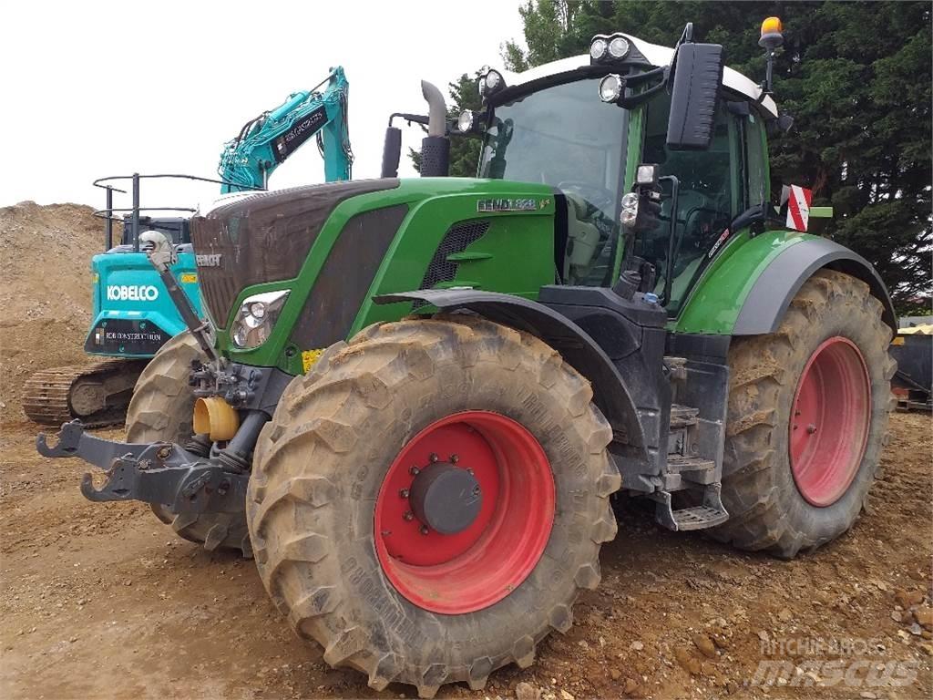 Fendt 828 VARIO Tractors