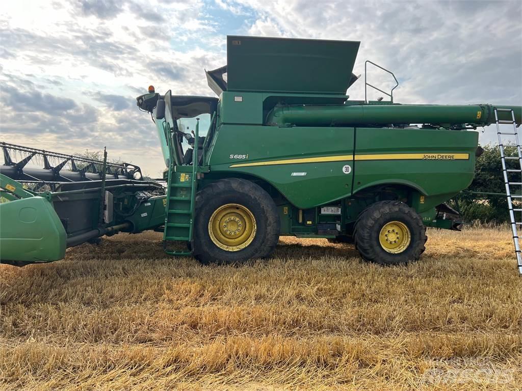 John Deere S685I Combine Harvesters