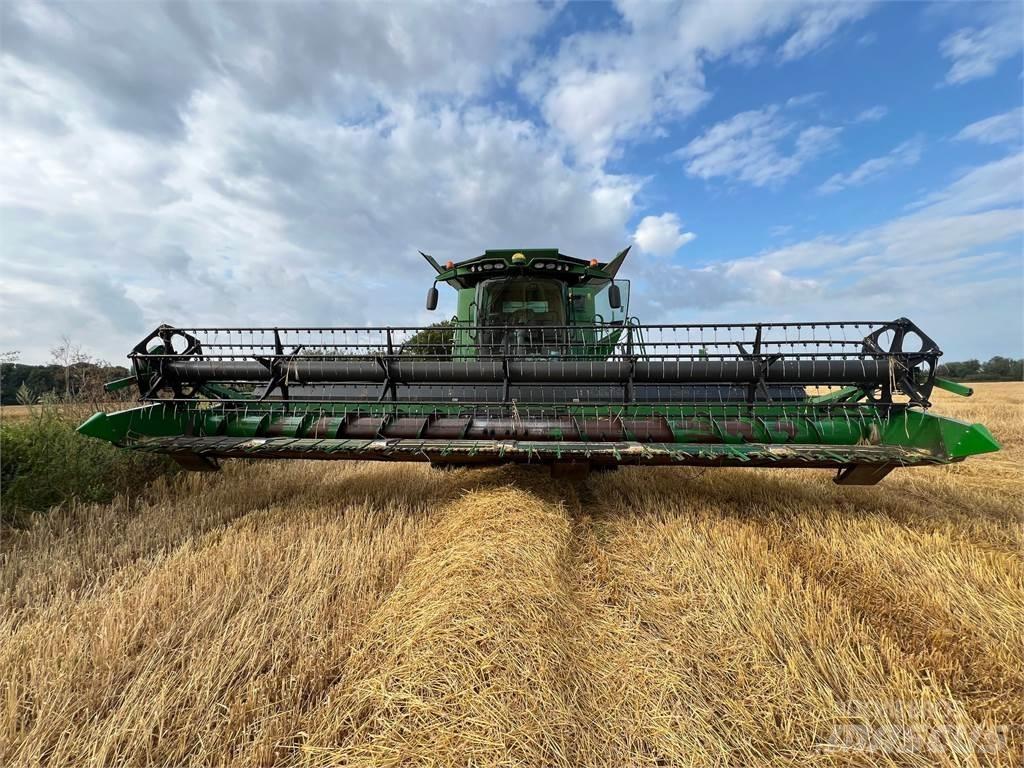 John Deere S685I Combine Harvesters