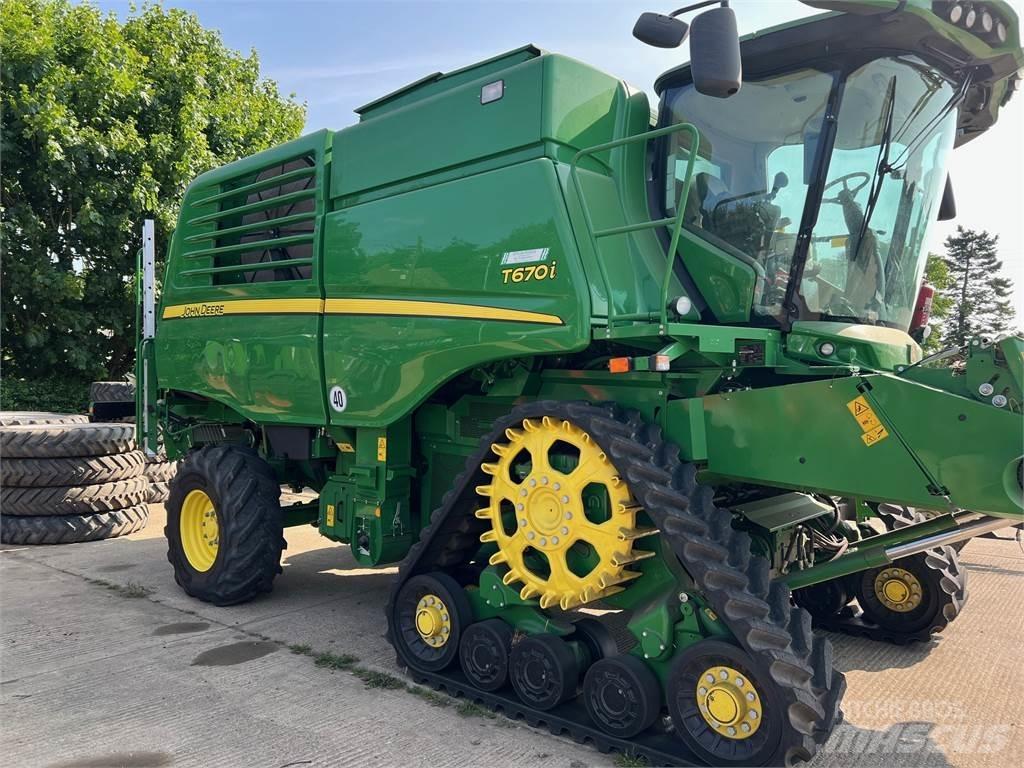 John Deere T670I Combine Harvesters
