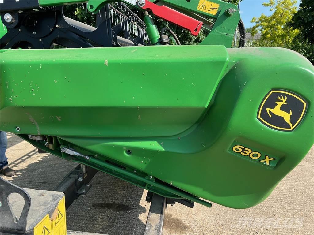 John Deere T670I Combine Harvesters