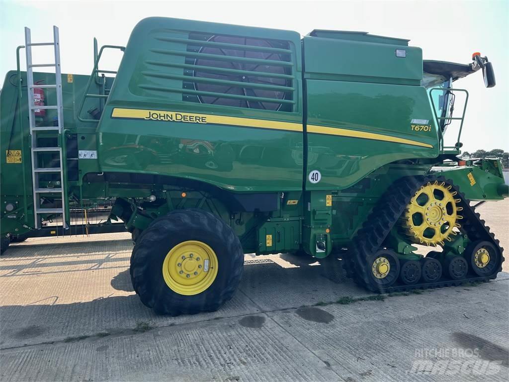 John Deere T670I Combine Harvesters