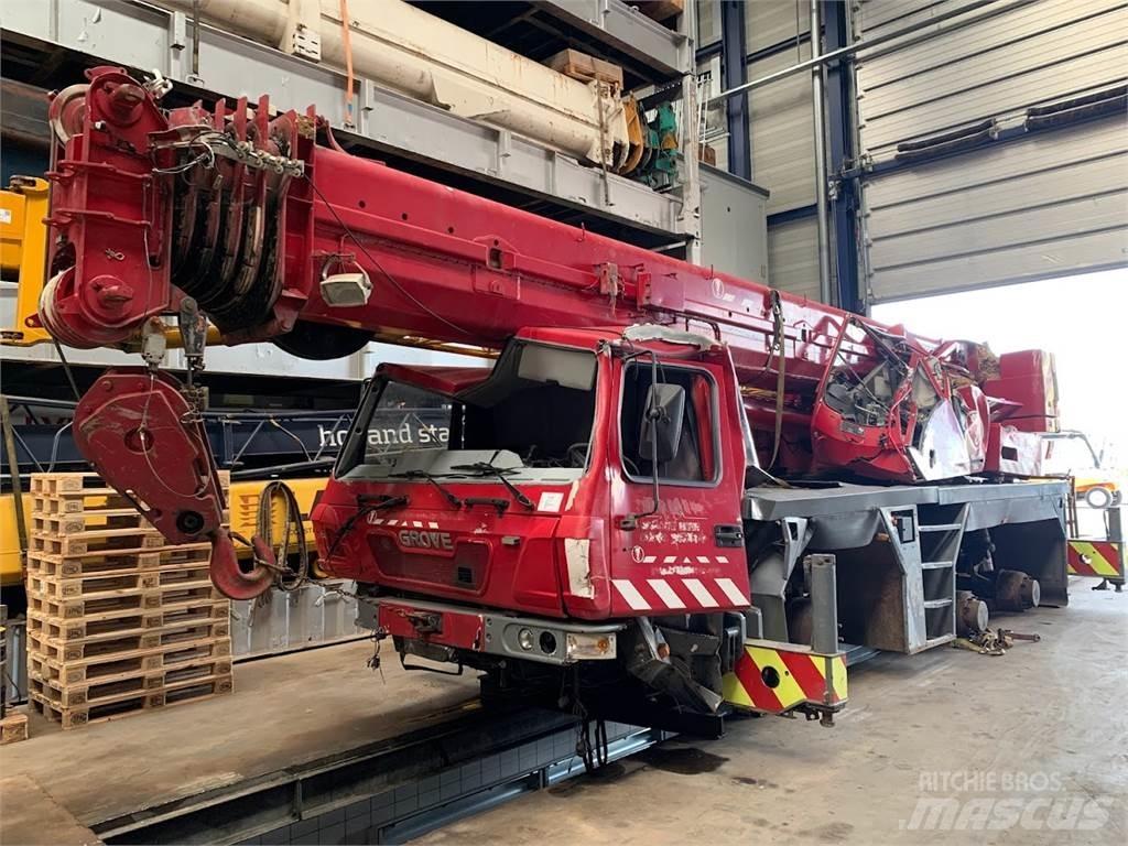 Grove GMK 3055 Mobile and all terrain cranes