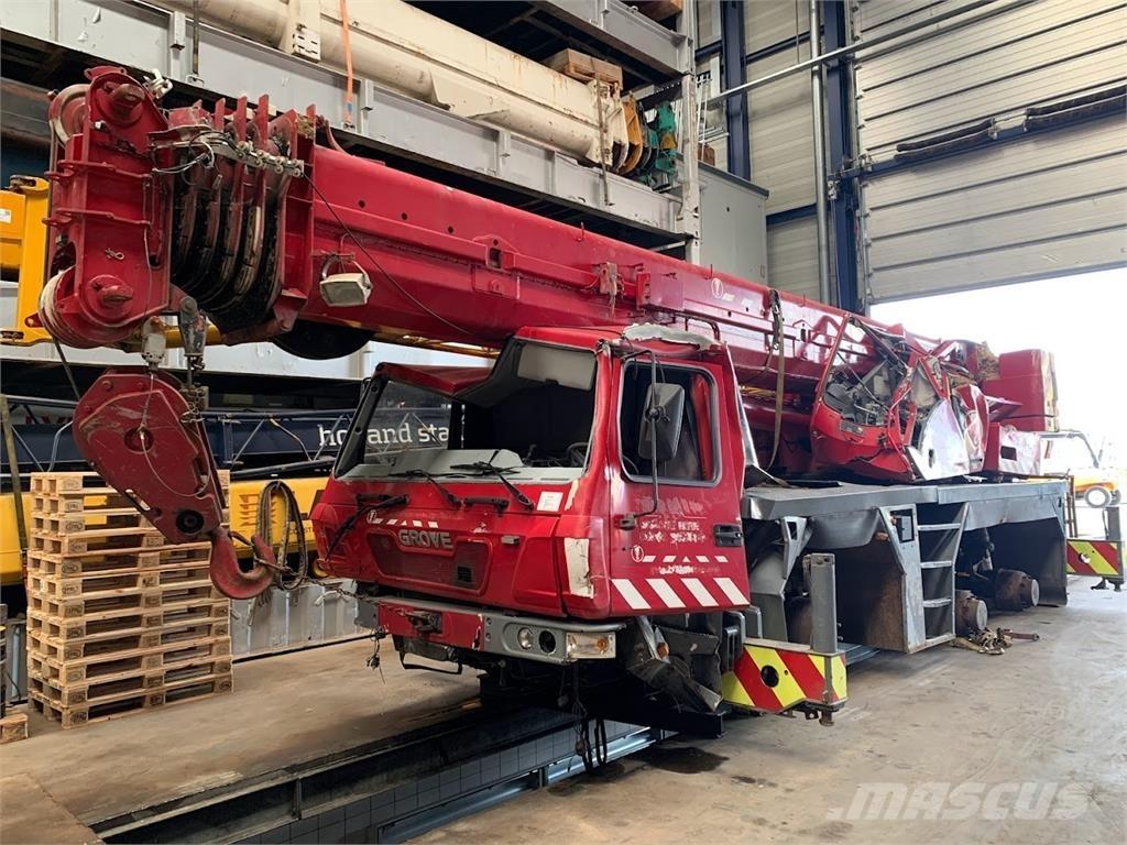 Grove GMK 3055 Mobile and all terrain cranes
