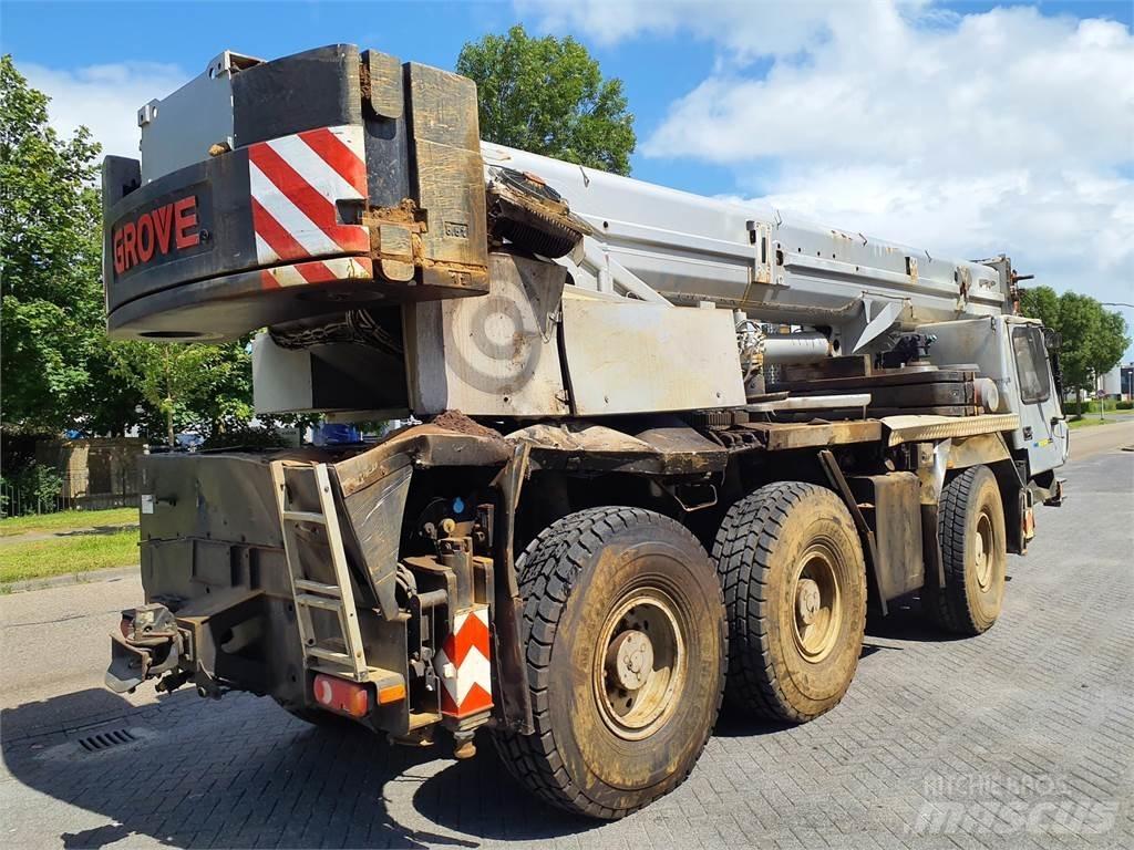 Grove GMK 3055 Mobile and all terrain cranes