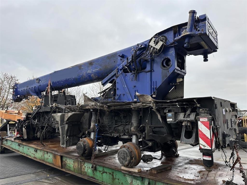 Grove GMK 4090 Mobile and all terrain cranes