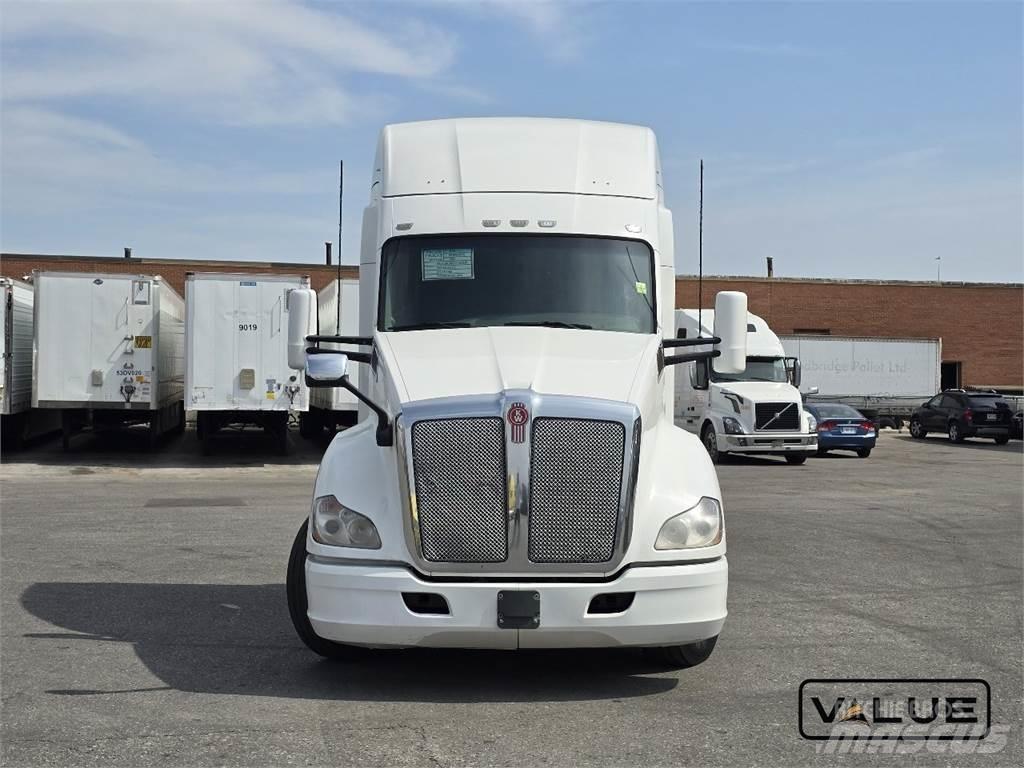 Kenworth T680 Conventional Trucks / Tractor Trucks