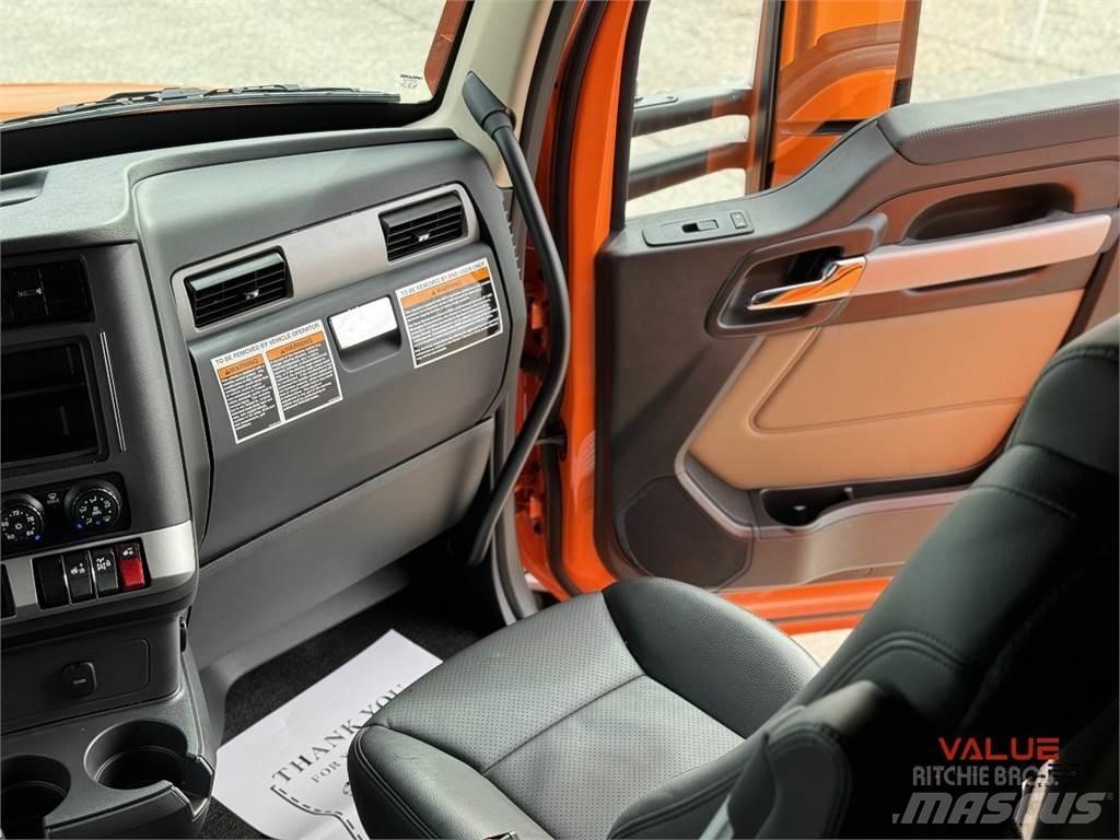 Kenworth T680 Conventional Trucks / Tractor Trucks