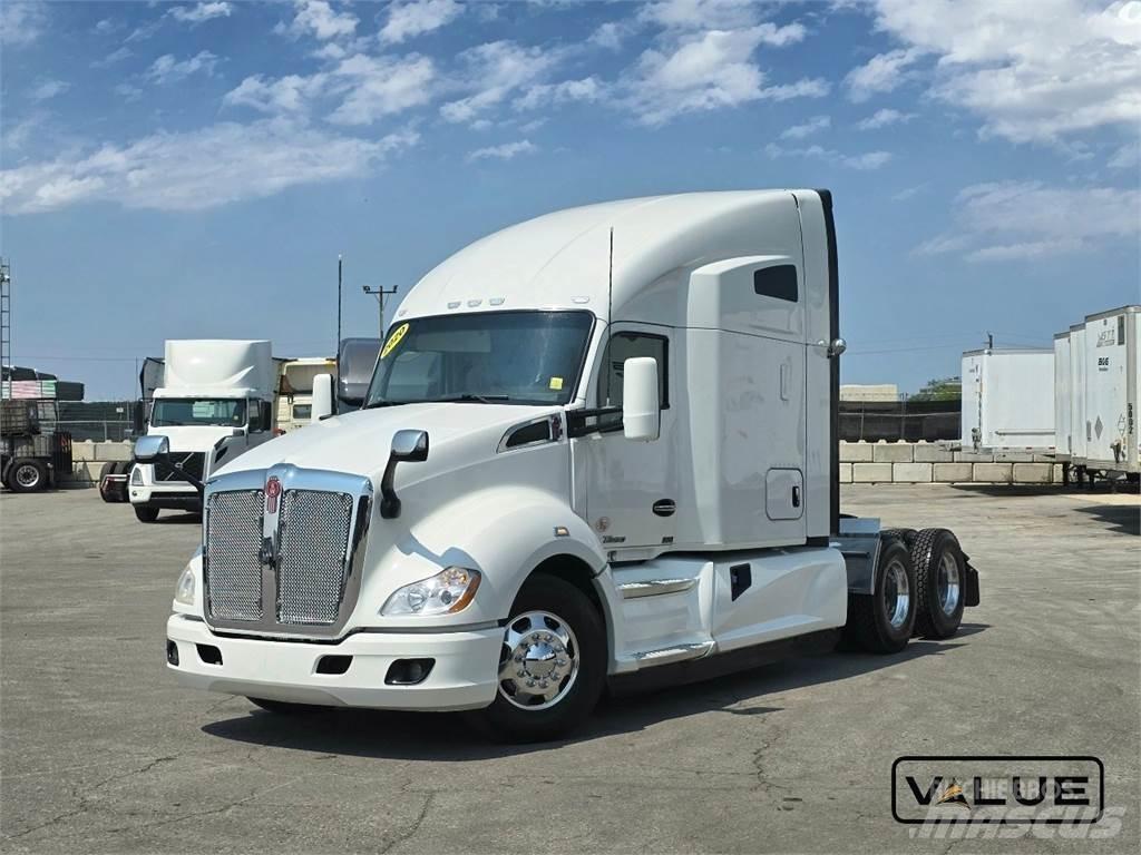 Kenworth T680 Conventional Trucks / Tractor Trucks