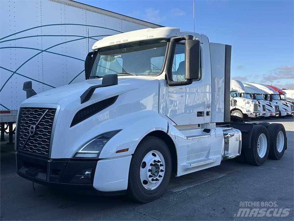 Volvo VNL300 Conventional Trucks / Tractor Trucks